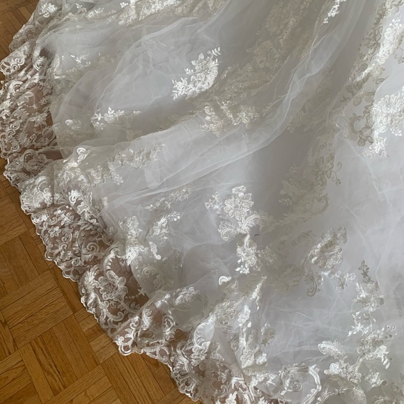 Brand new never work gorgeous ball gown off the shoulder wedding dress - Picture 16 of 16